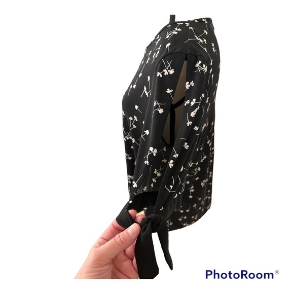 CeCe Top - Picture 2 of 3